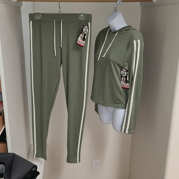 Active Ware 2pc Set - Picture 4 of 4